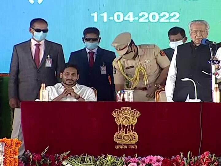 Andhra Pradesh new Cabinet  The swearing in ceremony of Jaganmohan Reddy's new cabinet will be held today Andhra Pradesh Cabinet : जगनमोहन रेड्डींच्या नवीन मंत्रीमंडळाचा शपथविधी सोहळा संपन्न,  25 मंत्र्यांनी घेतली शपथ