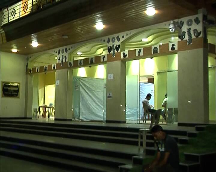 একদিকে কয়লাখনি। অন্যদিকে, ছোট-বড় বিভিন্ন কলকারখানা। শিল্পাঞ্চল বলে পরিচিত আসানসোলে রাত পোহালেই লোকসভা উপনির্বাচন। তারই প্রস্তুতিতে শেষ মুহূর্তের ব্যস্ততা।