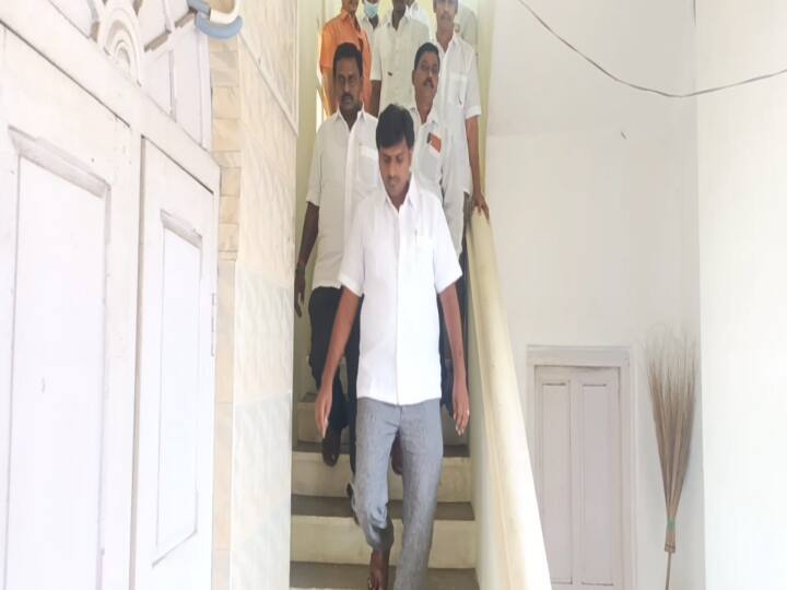 Kanchipuram municipality congress party vice chairman walk over கூட்டணிக் கட்சிக்கு மரியாதை இல்லை-முதல் கூட்டத்திலேயே வெளிநடப்பு செய்த காஞ்சி துணை மேயர்