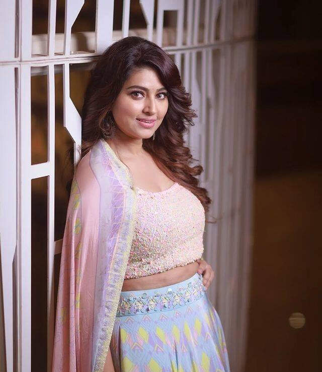 Sneha Photos: వారేవ్వా స్నేహా - నీ వలపు వలలో చిక్కుకుంటే కుర్రాళ్ల మనసు స్వాహా! - Image Credit: Sneha/Instagram