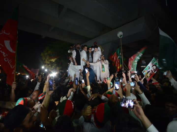 Pakistan Political Crisis: From Karachi To Dubai, Imran Khan Supporters Stage Massive Protests Against His Ouster Pakistan Political Crisis: From Karachi To Dubai, Imran Khan Supporters Stage Massive Protests Against His Ouster