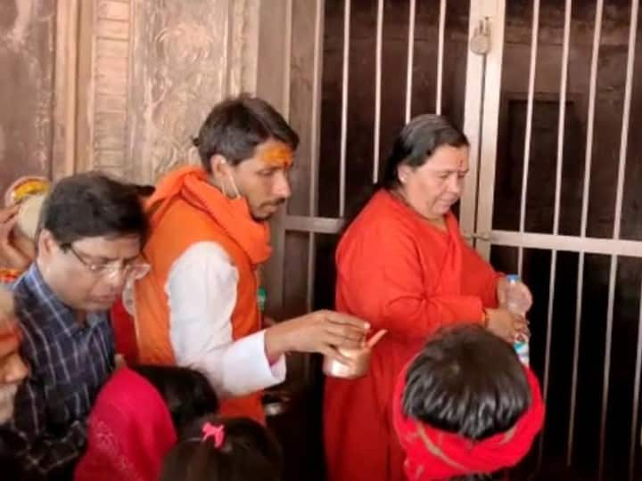 Raisen mp bjp leader Uma Bharti reach Raisen Fort said not take food until lock of Shiva temple is open ANN Raisen News: रायसेन में शिवमंदिर का ताला खुलवाने के लिए उमा भारती ने शुरू किया आंदोलन, दी ये बड़ी चेतावनी