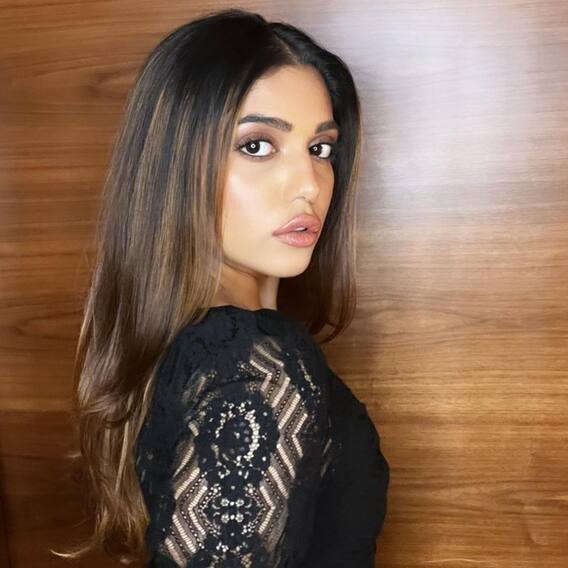 Photo: Bhumi Pednekar is looking heavier than sister 'Samiksha', see photo