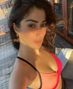 Raai Laxmi Photo: రాయ్ లక్ష్మి హాట్ అండ్ స్టైలిష్ పోజులు
