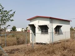 काय म्हणता... केवळ दोन लाखात घर, फोल्ड करा अन् कुठेही घेऊन जा! जळगावमधील प्राध्यापकाच्या भन्नाट घराची चर्चा