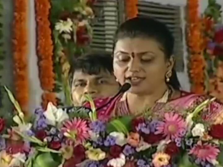 తొలిసారి మంత్రిగా ప్రమాణ స్వీకారం చేసిన రోజా