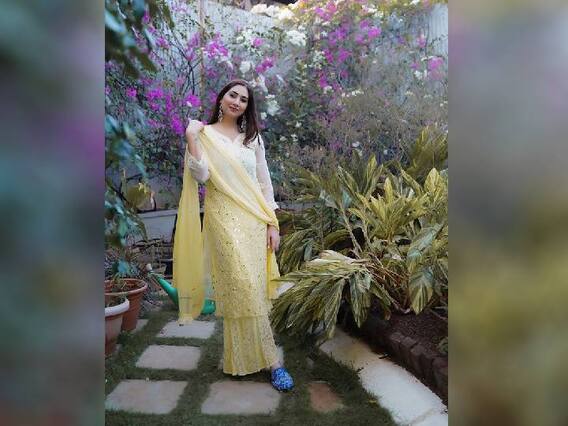 Photo: Tenu Suit Karda... Fans on Disha Parmar's simple look!