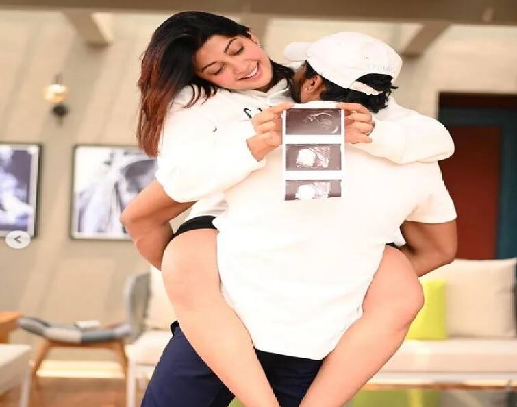 Hungama 2 actress Pranitha Subhash announces her pregnancy in unique way see photos Pranitha Subhash: હંગામા 2ની આ એક્ટ્રેસ છે પ્રેગ્નન્ટ, પતિ સાથે રોમાંટિંક અંદાજમાં આ રીતે આપી ખુશખબરી