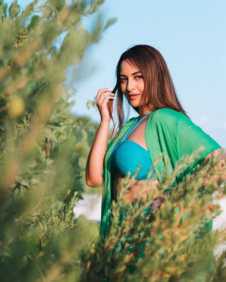 सोनाक्षी सिन्हाने आज बॉलिवूडमध्ये एक विशेष स्थान निर्माण केले आहे आणि तिने कोणताही चित्रपट केला तरी तो सुपरहिट ठरतो. (Instagram/@aslisona)
