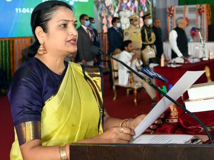 MLA Usha Sri Charan taking oath as AP Cabinet Minister. (Image:ABP Desam)