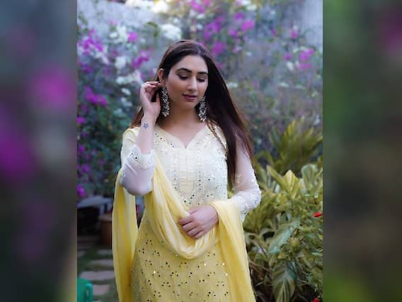 Photo: Tenu Suit Karda... Fans on Disha Parmar's simple look!