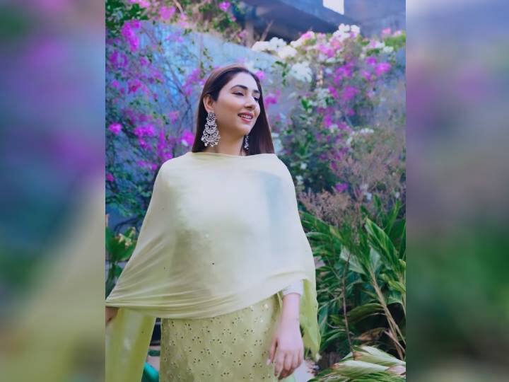 दिशा परमार सोशल मीडियावर खूप सक्रिय आहे आणि तिचे एकापेक्षा एक सुंदर फोटो चाहत्यांसोबत शेअर करत असते. (Photo : @dishaparmar/IG)