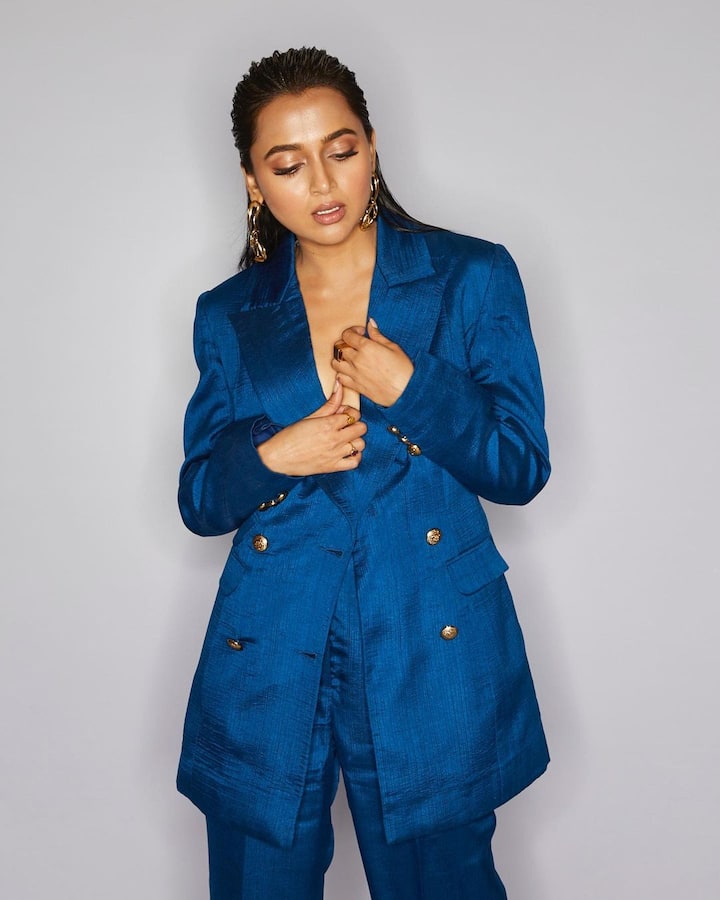 ‘बिग बॉस 15’ची विजेती तेजस्वी प्रकाश (Tejasswi Prakash) सध्या ‘नागिन 6’ या मालिकेमध्ये दिसत आहे. बिग बॉस संपल्यानंतर लगेचच तेजस्वीने ‘नागिन 6’च्या शूटिंगला सुरुवात केली होती.(photo:tejasswiprakash/ig)