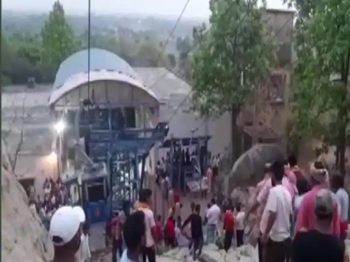 Deoghar Ropeway Accident: ਭਾਰਤ ਦੇ ਸਭ ਤੋਂ ਉੱਚੇ ਰੋਪਵੇਅ 'ਤੇ ਜ਼ਿੰਦਗੀ ਤੇ ਮੌਤ ਵਿਚਾਲੇ ਝੂਲ ਰਹੇ 48 ਲੋਕ, 1500 ਫੁੱਟ ਉੱਚਾ, 2009 'ਚ ਹੋਇਆ ਸੀ ਆਗਾਜ਼ Deoghar Ropeway Accident: ਭਾਰਤ ਦੇ ਸਭ ਤੋਂ ਉੱਚੇ ਰੋਪਵੇਅ 'ਤੇ ਜ਼ਿੰਦਗੀ ਤੇ ਮੌਤ ਵਿਚਾਲੇ ਝੂਲ ਰਹੇ 48 ਲੋਕ, 1500 ਫੁੱਟ ਉੱਚਾ, 2009 'ਚ ਹੋਇਆ ਸੀ ਆਗਾਜ਼
