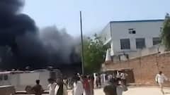 Agra: जूतों की फैक्ट्री में भीषण आग, दमकल की कई गाड़ियां मौके पर मौजूद।