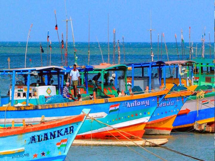 The first fishing ban in Tamil Nadu and Pondicherry will start on April 15 தமிழகம் மற்றும் புதுச்சேரியில் வரும் 15ஆம் தேதி முதல் மீன்பிடித் தடைக்காலம் தொடக்கம்