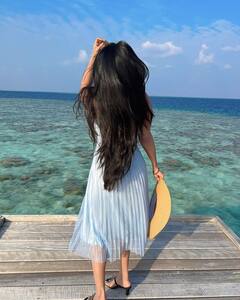 Divya Bharathi pics: நீச்சல் உடையில் ஸ்டைலாக போஸ் கொடுக்கும் நடிகை திவ்யா பாரதி ... லேட்டஸ்ட் க்ளிக்ஸ்