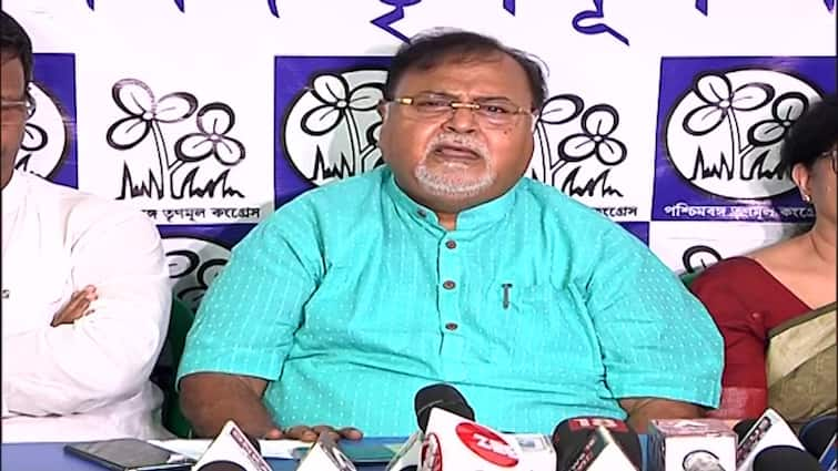 Partha Chatterjee Update West Bengal minister says Law will have its own course Partha Chatterjee Update: 'আইন আইনের পথেই চলবে', আদালতের নির্দেশ নিয়ে বললেন পার্থ