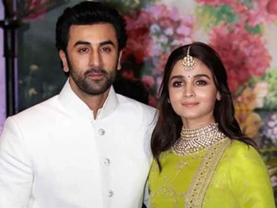 Alia Bhatt Ranbir kapoor Love Story: 11 साल की उम्र में पहली बार रणबीर से मिली थीं आलिया, मिलते ही दे बैठी थीं दिल Alia Bhatt Ranbir kapoor Love Story: 11 साल की उम्र में पहली बार रणबीर से मिली थीं आलिया, मिलते ही दे बैठी थीं दिल