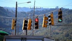 Traffic Light: ট্রাফিক লাইটে কেন অন্য রঙ ব্যবহৃত হয় না?