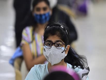 Covid Guidelines: UP Govt Makes Face Masks Mandatory Again In Lucknow and Seven Districts as Covid Cases Rise in Delhi, air india cancels flight UP Covid Guidelines: ফের বাধ্যতামূলক হচ্ছে মাস্ক