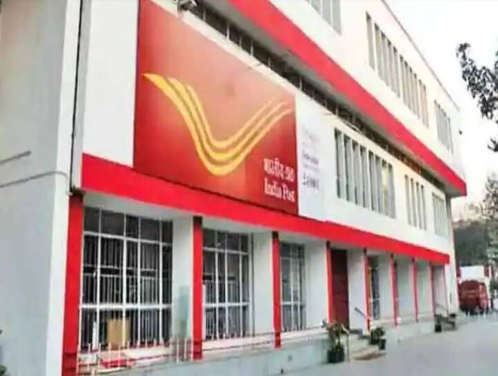 इसमें पांच साल का लॉकइन पीरियड भी होता है पर जरूरत आने पर पहले पैसा निकाल भी सकते हैं, बशर्ते थोड़ा चार्ज या पेनल्टी लगेगी. खाता खुलवाने के 1 साल के भीतर पैसा निकाला तो स्कीम का फायदा नहीं मिल पाएगा.  खाता खुलवाने के 1-3 साल के भीतर पैसा निकाला तो 2 फीसदी चार्ज लगाकर पैसा मिलेगा. 3-5 साल के भीतर पैसा निकाला तो 1 फीसदी पेनल्टी लगाकर पैसा वापस मिलेगा.