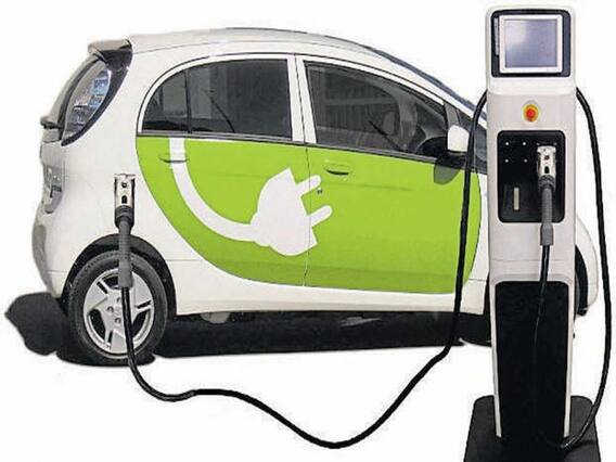 Electric Vehicle Sales Increases: पेट्रोल डीजल के दामों में भारी इजाफे के बीच अब देश में बढ़ रही इलेक्ट्रिक गाड़ियों की मांग Electric Vehicle Sales Increases: पेट्रोल डीजल के दामों में भारी इजाफे के बीच अब देश में बढ़ रही इलेक्ट्रिक गाड़ियों की मांग
