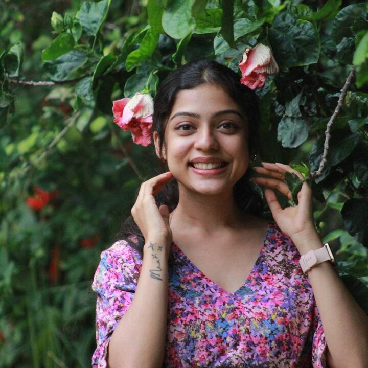 அலையில்லா கடலுல துடுப்பில்லா படகுல ஆடு புலி ஆட்டம் தானே ஆடி காட்டுறா
