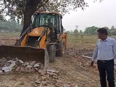 Bijnor News: बिजनौर में प्रशासन ने अवैध रूप से कब्ज़ा किए जमीन को कराया मुक्त, भू-माफियाओं को दी कड़ी चेतावनी