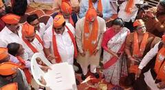 ભાજપ કાર્યાલયની પૂજામાં CR માટે ખુરશી લવાઈ, પણ CRએ ઇન્કાર કરી દીધો, જુઓ વીડિયો