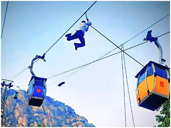 Deoghar Ropeway Accident: देवघर में रोप-वे हादसे में फंसे हुए लोगों को बचाने के लिए IAF का रेस्क्यू ऑपरेशन जारी, देखें वीडियो