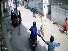 Watch: चंद सेकेंड में पैसों से भरा थैला लेकर फरार हो गए अपराधी, रोहतास का ये Video देख चौंक जाएंगे आप