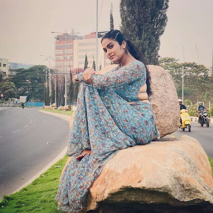 బిగ్‌బాస్‌తో వెలుగులోకి వచ్చిన అందం దివి.   -Image credit: Divi Vadthya/Instagram