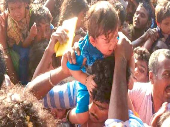 In Pics : తిరుమలలో తోపులాట, క్యూలైన్లలో భక్తుల అవస్థలు In Pics : తిరుమలలో తోపులాట, క్యూలైన్లలో భక్తుల అవస్థలు