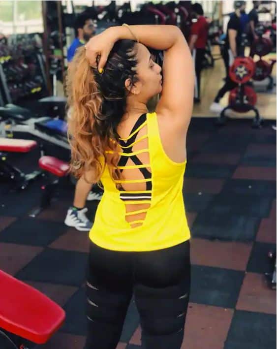 ਰਾਣੀ ਨੇ ਇਹ ਤਸਵੀਰਾਂ ਆਪਣੇ ਇੰਸਟਾਗ੍ਰਾਮ ਅਕਾਊਂਟ 'ਤੇ ਸ਼ੇਅਰ ਕੀਤੀਆਂ ਹਨ। ਜਿਸ 'ਚ ਉਹ ਪੀਲੇ ਅਤੇ ਕਾਲੇ ਰੰਗ ਦੇ ਜਿਮਵੇਅਰ 'ਚ ਨਜ਼ਰ ਆ ਰਹੀ ਹੈ।