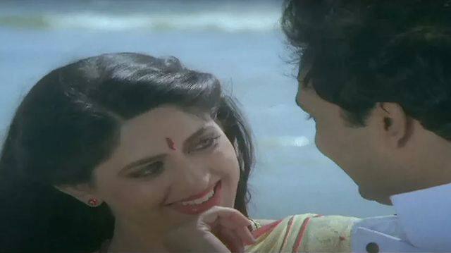 अभिनेत्री अर्चना जोगळेकर, जी केवळ हिंदीच नाही तर मराठी आणि उडिया चित्रपटसृष्टीतही मोठे नाव आहे. अर्चना जोगळेकर केवळ तिच्या अभिनयासाठीच नाही तर तिच्या अप्रतिम नृत्य कौशल्यासाठीही ओळखली जाते.(photo:archanajoglekarofficial/ig)