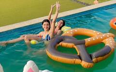 ફ્લોરલ બિકિનીમાં શનાયા કપૂરે એન્જોય કરી પૂલ પાર્ટી, જુઓ પૂલ પાર્ટીના ફોટો