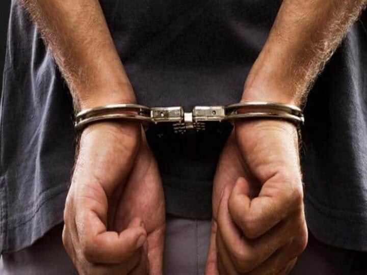 Crime : தம்பியின் செல்போனை திருடிய வாலிபர்..! தலையில் கல்லைப் போட்டு கொலை செய்த அண்ணன்..!