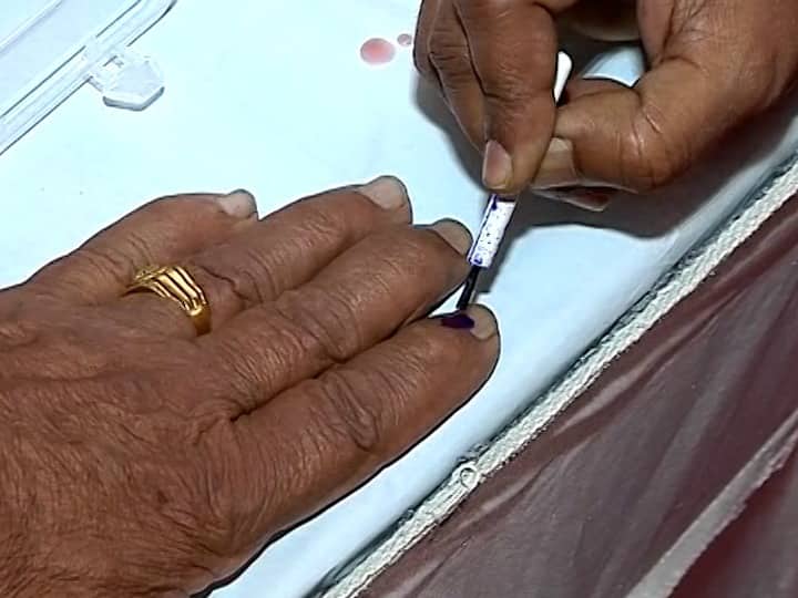 Maharashtra Election State Election Commission demanded elections after monsoon and in two phases Election : राज्य निवडणूक आयोगाला निवडणुका पावसाळ्यानंतर आणि दोन टप्प्यांत का हव्यात?