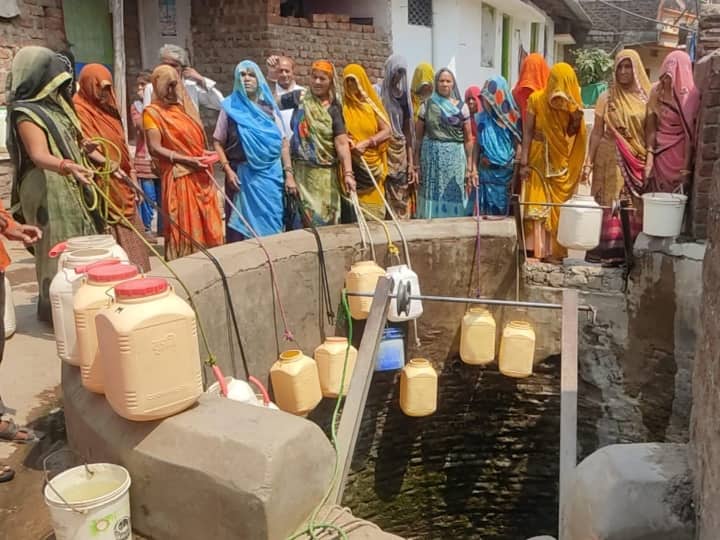 Sehore villagers bring water under 41 degree Celsius temperature from one km away ANN MP में ऐसा भी गांव: 41 डिग्री की धूप में रोजाना 1 KM चलने के बाद मिलता है पीने का पानी