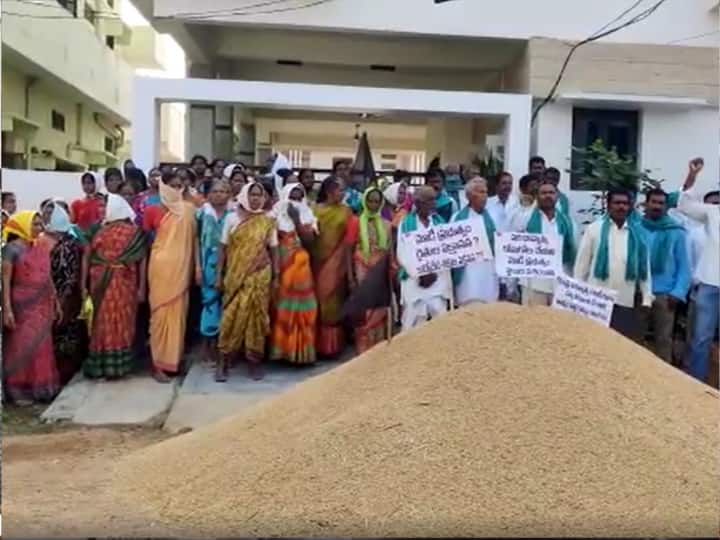 Farmers protets before Nizamabad MP Arvind house to demand paddy procurement by Union government Dharmapuri Arvind: ఎంపీ అర్వింద్‌కు నిరసన సెగ! ఇంటి ముందు ట్రాక్టర్లతో వడ్ల కుప్ప - ఇది వారి పనేనా?