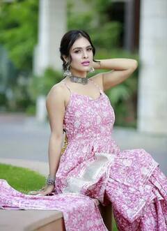 Neha Malik Photos: ਟ੍ਰੇਡੀਸ਼ਨਲ ਲੁੱਕ 'ਚ ਸਾਹਮਣੇ ਆਈਆਂ ਨੇਹਾ ਮਲਿਕ ਦੀਆਂ ਦਿਲਕਸ਼ ਤਸਵੀਰਾਂ, ਅਦਾਕਾਰਾ ਦਾ ਦੇਸੀ ਅਵਤਾਰ ਦੇਖ ਫੈਨਜ਼ ਹੋਏ ਫਿਦਾ