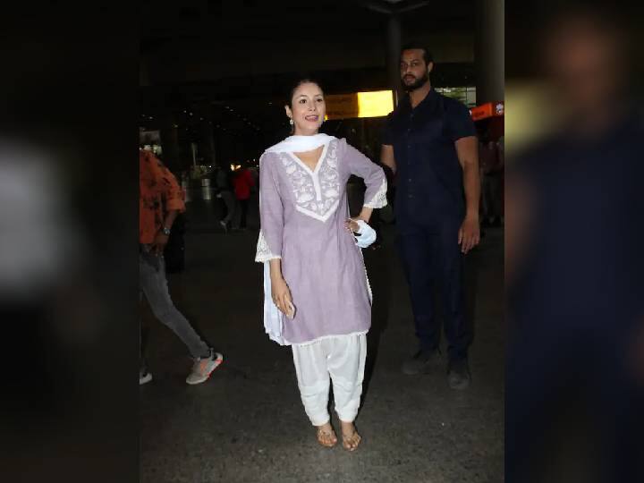 शहनाज गिलचे हे फोटो पाहून युजर्स कमेंट करत आहेत की, ‘शहनाज, तू अशीच हसत राहा. तू खुश असशील तर आम्ही खुश...’