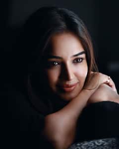 Pujita Ponnada Photos: పవన్ కళ్యాణ్ సినిమాతో దశ తిరుగుతుందని ఆశపడుతోన్న తెలుగమ్మాయ్