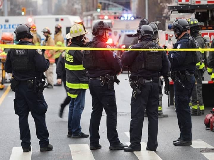 US Mass Shooting 5 Dead 16 injured In Chicago Multiple Shooting Incidents Over weekend US Mass Shooting: అమెరికాలో మరోసారి కాల్పుల మోత- ఐదుగురు మృతి