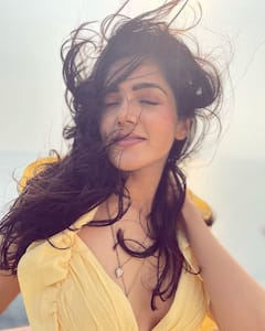 Simran Choudhary Photos: ఏకాంతాల చెరలో స్వేఛ్ఛగా ఊహల్లో విహరిస్తోన్న హైదరాబాదీ సొగసరి