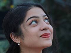 Varsha Bollamma : முட்ட கண்ணு முழி அழகி வர்ஷா பொல்லம்மா லேட்டஸ்ட் கிளிக்ஸ்