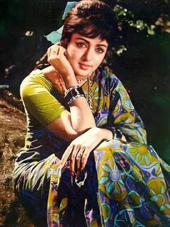 हेमा मालिनी को यूं ही नहीं कहा जाता है ड्रीम गर्ल, इन खूबसूरत तस्वीरों को देख आप भी समझ जाएंगे