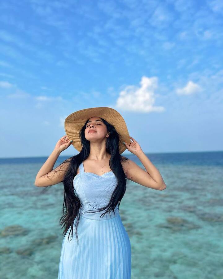 கண்ணே கண்ணை கிள்ளாதே ..