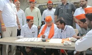 Kolhapur North Bypoll : 'हमें किसी ने टोका तो छोडेंगे नहीं', सतेज पाटलांच्या घरासमोरील बुथवर चंद्रकांत पाटलांकडून स्लिपचं वाटप